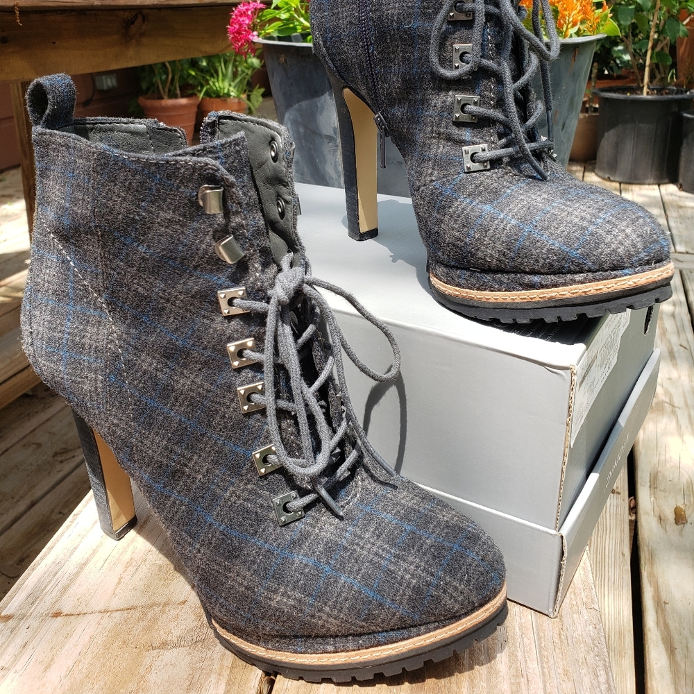 Gianni Bini Tosti Plaid Fabric Platform Lace up Gray Boot BootiesSize 8.5